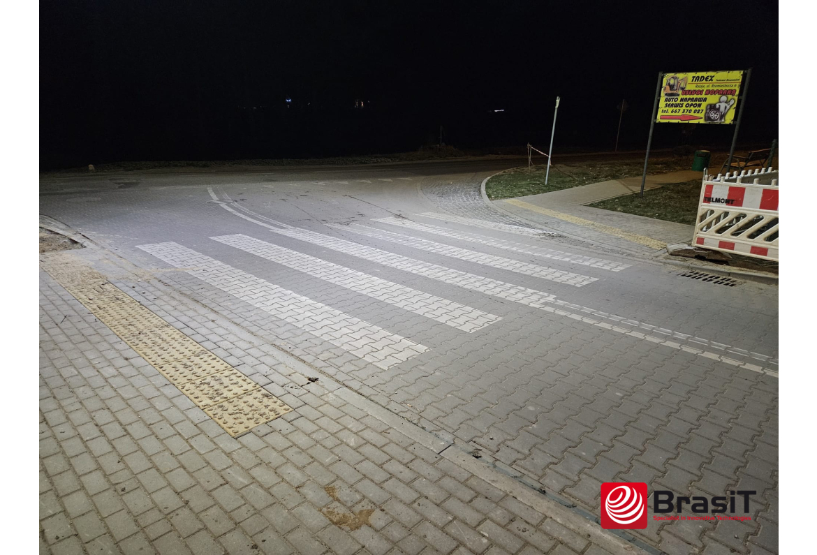 Hybrydowa lampa uliczna 50W przejście dla pieszych oświetlenie