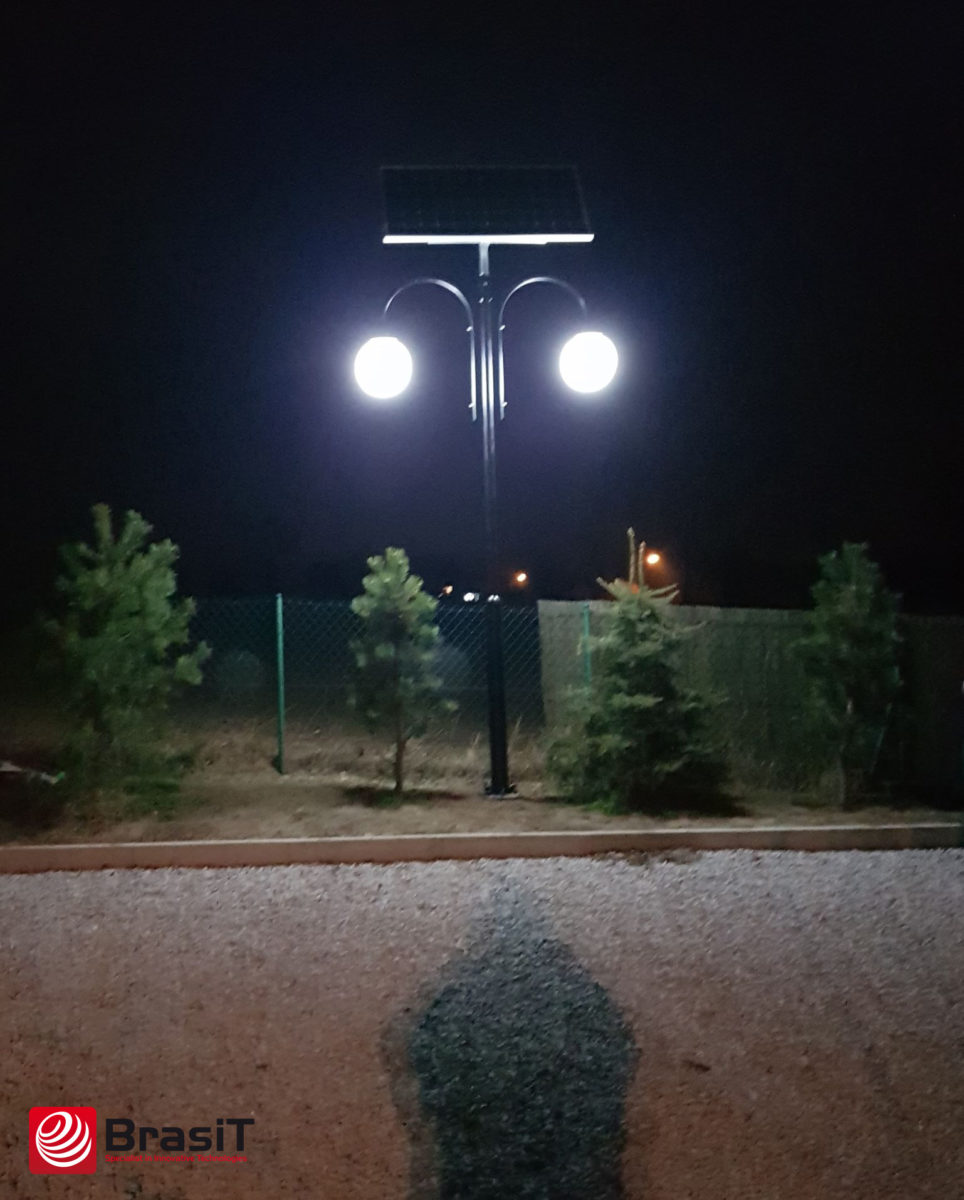 Parkowa lampa solarna