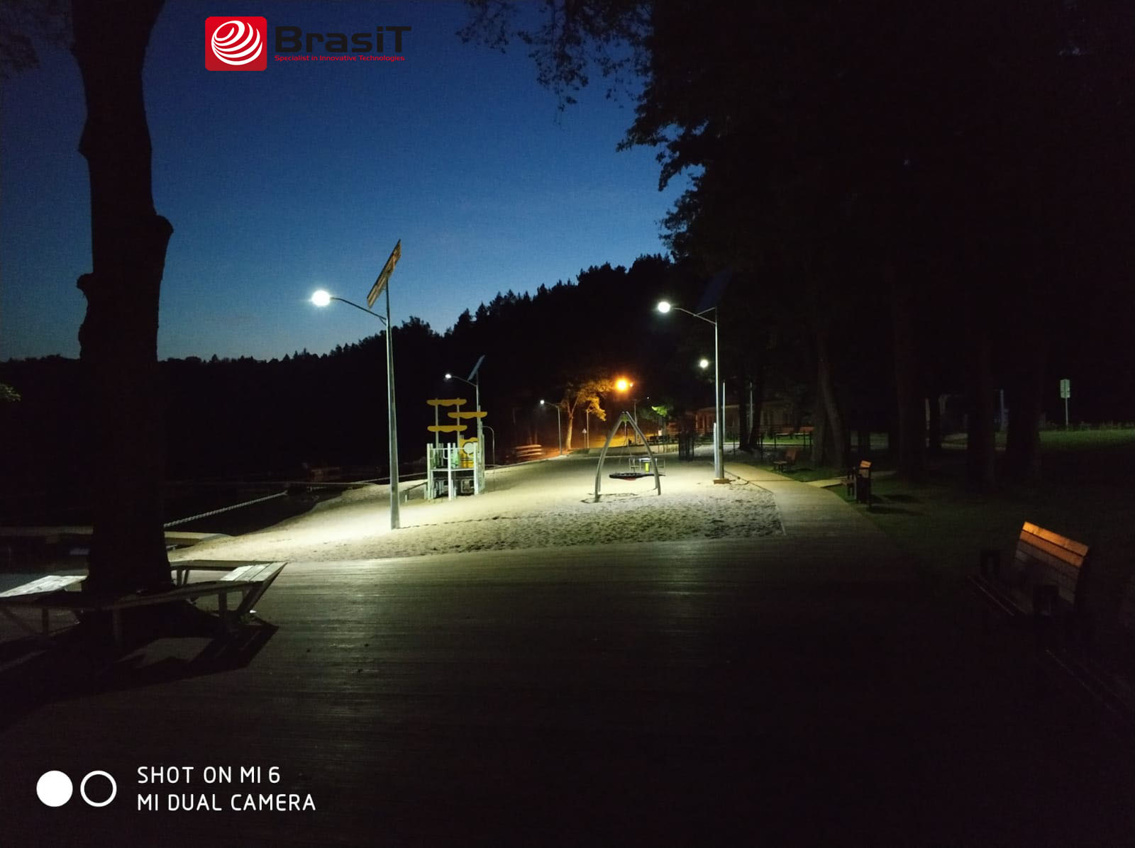 Solarna lampa uliczna 25W - BrasiT noc