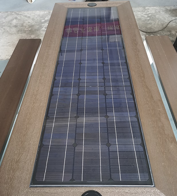 Solarna ławka piknikowa sSEC12 BrasiT panel